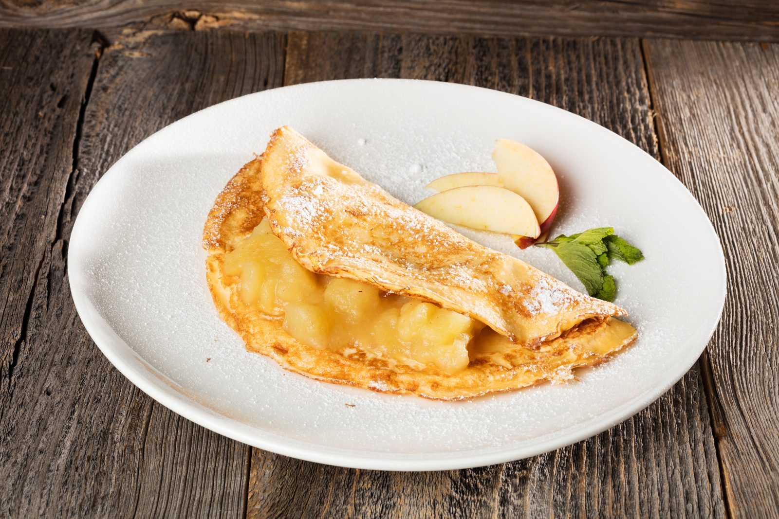 Eierpfannkuchen mit Apfelmus