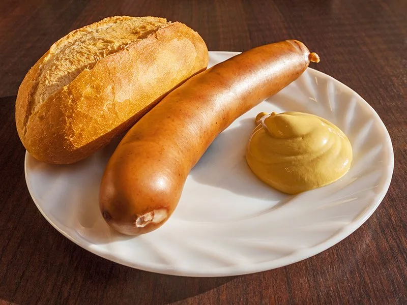 Bockwurst mit Brötchen